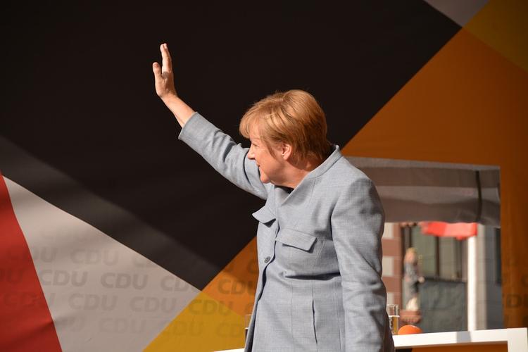 Порошенко и Меркель сегодня обсуждали  «Северный поток 2»