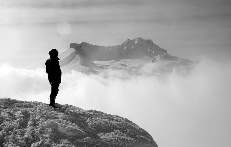 Поиски пропавшего альпиниста на Эльбрусе возобновили