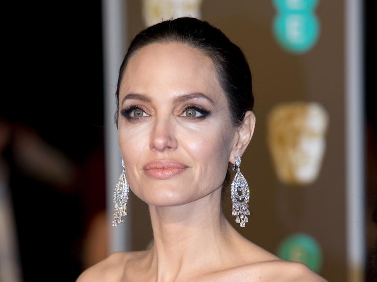 Экстремально похудевшая Анджелина Джоли вновь напугала фанатов