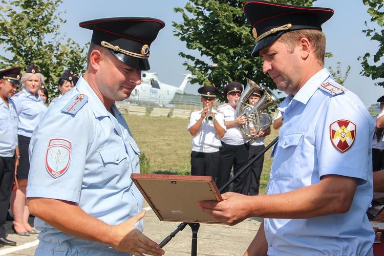 Под крылом безопасности