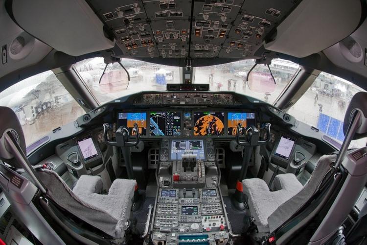 В Сеть попала запись перговоров пилотов загоревшегося  Boeing и диспетчеров Сочи