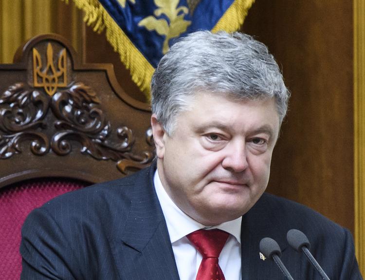 Порошенко: Киев не намерен вводить в Донбассе военное положение