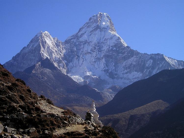 В Гималаях разбился вертолет, 6 человек погибли