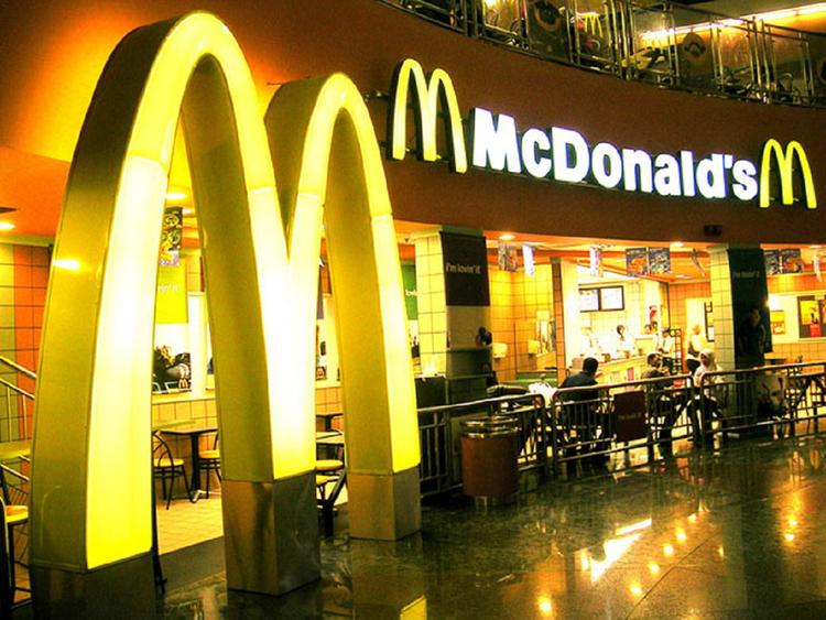 В США неизвестный открыл стрельбу по людям в McDonald’s