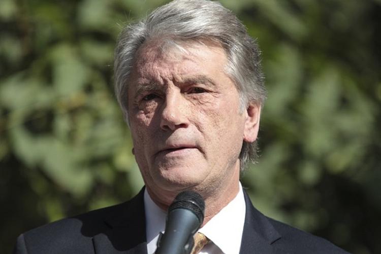 Ющенко считает необходимым привлечь США к решению конфликта в Донбассе