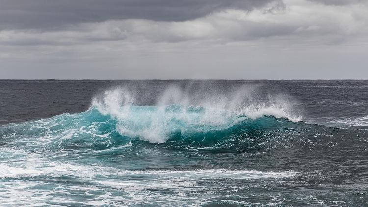 Спасенный в Тихом океане юноша 49 дней один дрейфовал в лодке