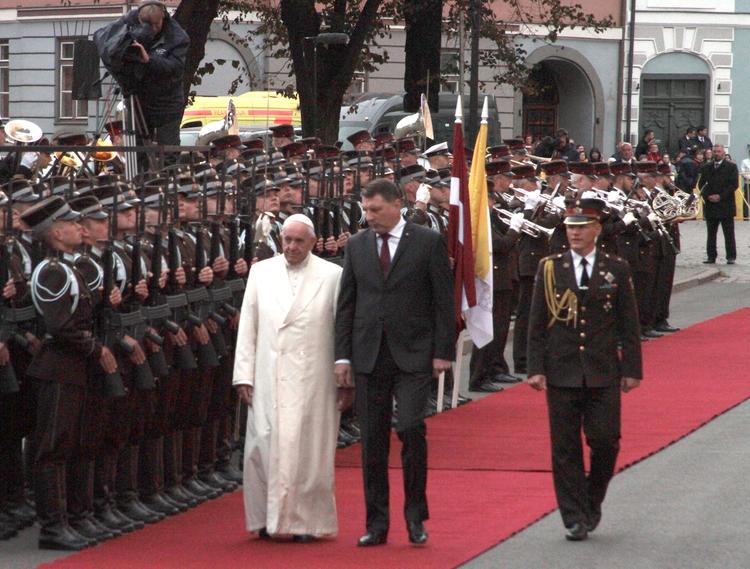 Римский папа вспомнил о русских в Латвии
