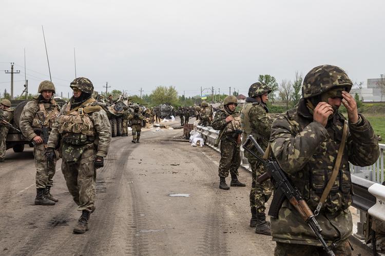 Украинский волонтер сообщил о кадровой катастрофе в противостоящих Донбассу ВСУ