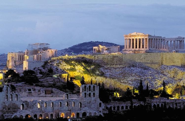 Пользователи Сети завороженно разглядывают греческий потолок
