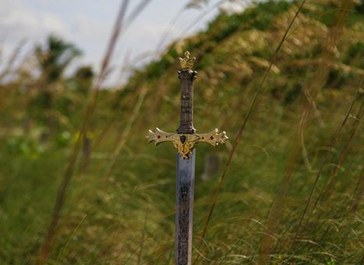 В Швеции девочка нашла в озере меч довикинговых времен