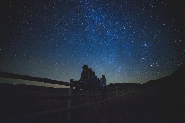В ночь на вторник россияне смогут наблюдать самый яркий звездопад осени