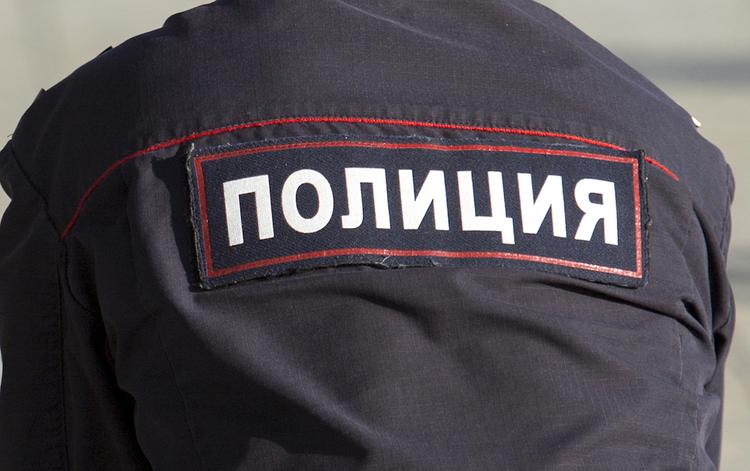 Вооруженный преступник ограбил салон связи на юго-западе Москвы