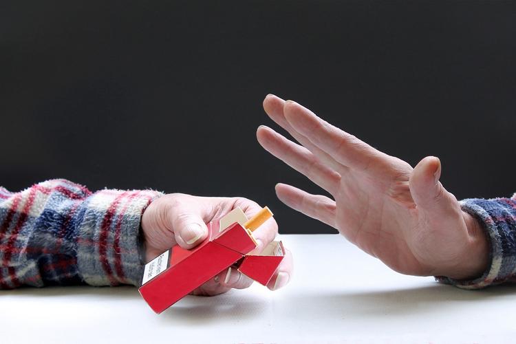 Эксперты раскритиковали идею введения «обезличенных» пачек сигарет