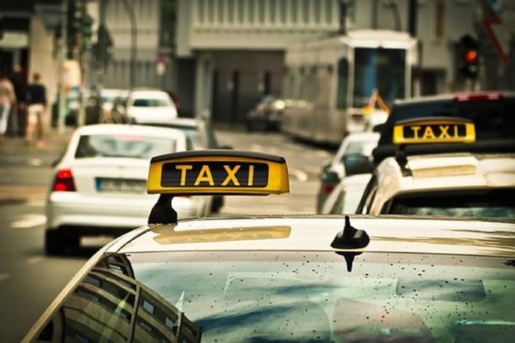 Госдума одобрила увеличение до 2 млн рублей страховки для пассажиров такси