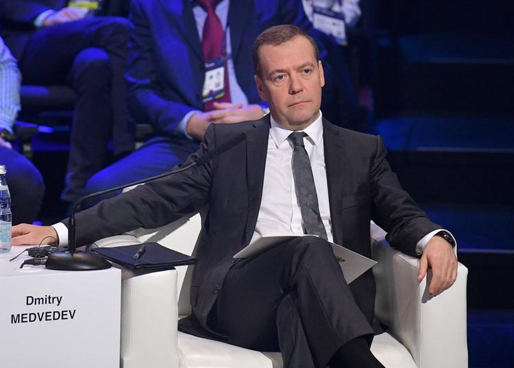 Дмитрий Медведев: "СССР десятилетиями жил под ограничениями — и ничего"