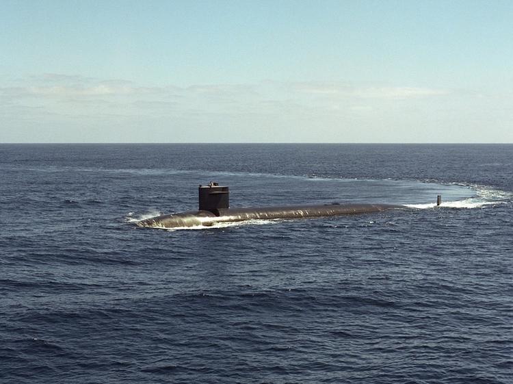Две новейшие атомные подлодки, оснащенные ракетами, спущены на воду в США