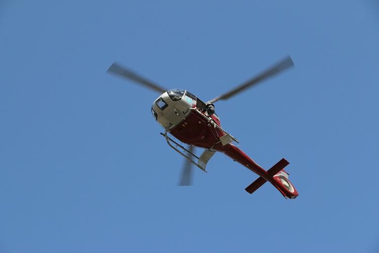 Несколько центнеров жидкого бетона вылилось с вертолета в Японии во время полета