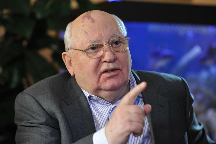 Горбачев высказался о намерении США выйти из договора РСМД