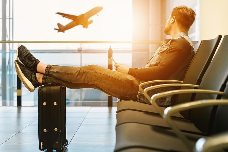 Штрафы за лежание на полу в аэропортах Подмосковья отменили