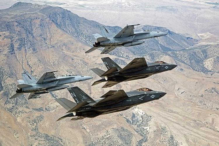 Пентагон приостановил полеты истребителей F-35