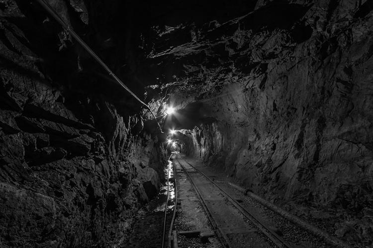 Обвал на шахте в Китае унес жизни 19 человек