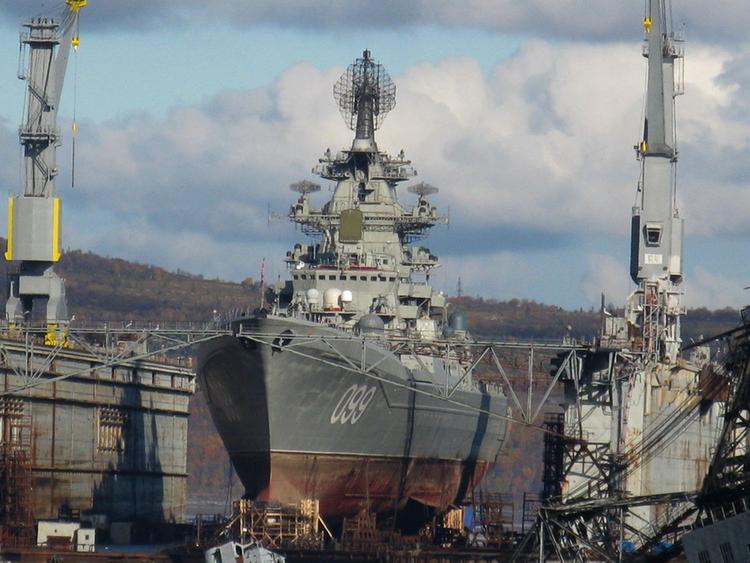 В Мурманске затонул док, на котором ремонтировали крейсер "Адмирал Кузнецов"