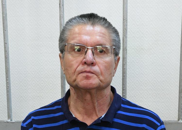 Со счета Улюкаева временно сняли арест