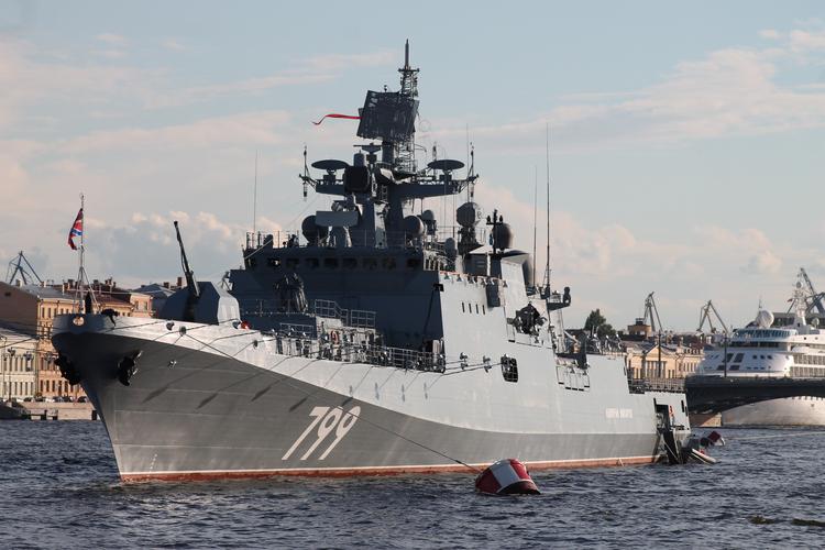 Фрегат ВМФ РФ "Адмирал Макаров" взял курс в Средиземном море