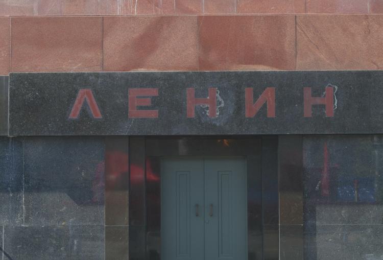 Депутат считает, что тело Ленина в Мавзолее надо заменить копией