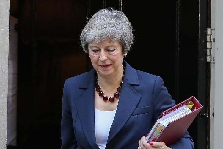 В Британии могут инициировать процедуру отстранения Терезы Мэй от власти