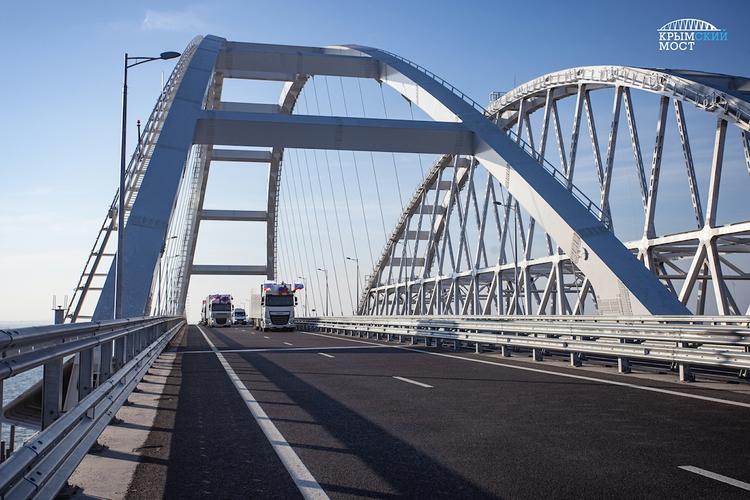 Эксперт оценил заявление Киева о "проседании" опор Крымского моста