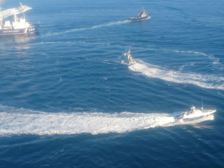 ФСБ: Три корабля ВМС Украины незаконно зашли в территориальные воды России