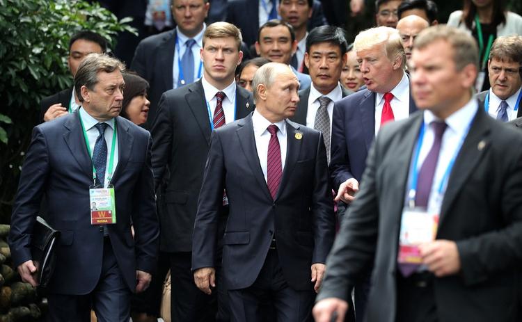 Американист: Трамп отменил встречу с Путиным из-за внутриполитической игры