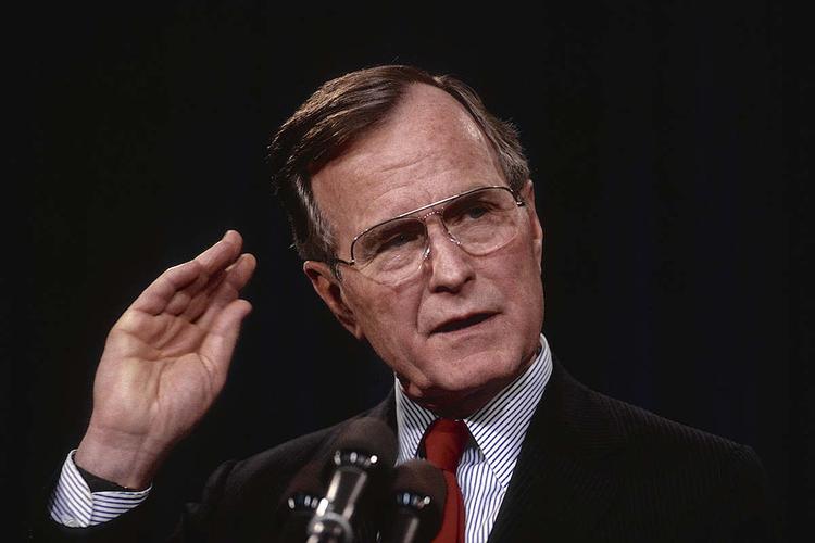В НАТО назвали Джорджа Буша-старшего "архитектором" эпохи после холодной войны