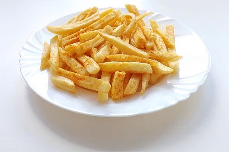 Названа безопасная для здоровья порция картофеля фри