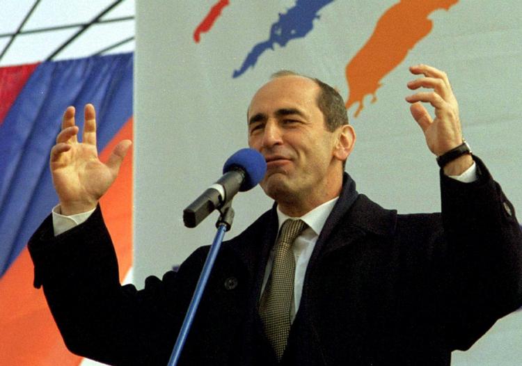 В Армении суд арестовал экс-президента Роберта Кочаряна