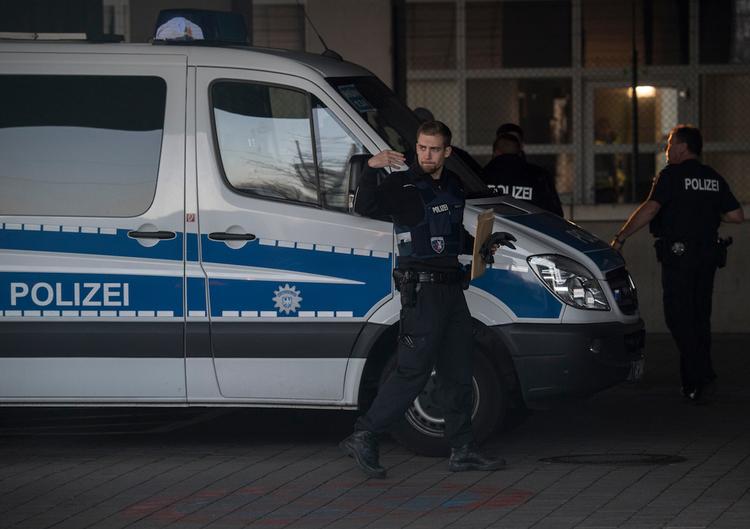 Мигранты забросали сотрудников полиции камнями в Германии