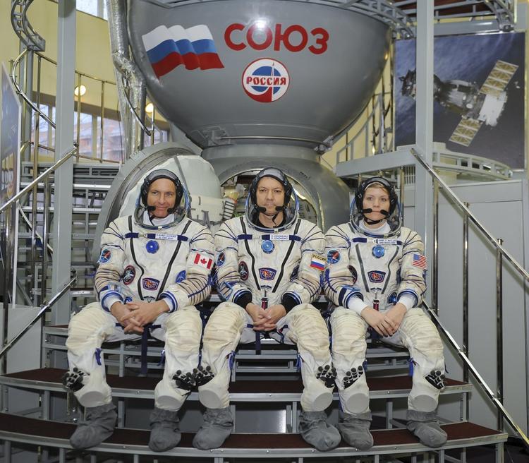 Космонавты на МКС вышли работать в открытый космос
