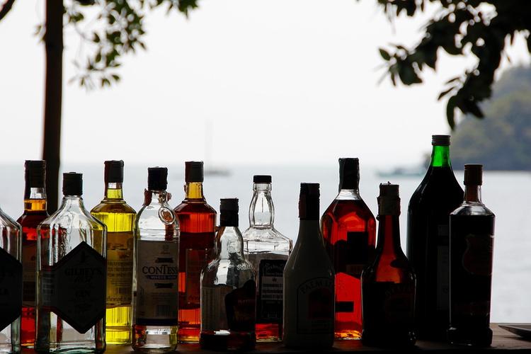 Импортеры алкоголя заявили о возможном дефиците продукции