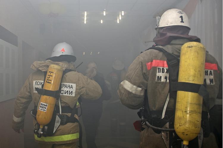 В Кемеровской области пожар вспыхнул в торговом центре