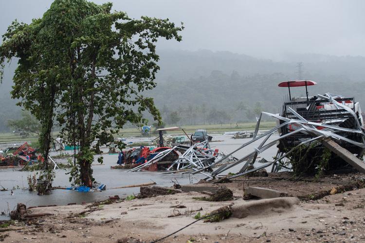 Количество жертв цунами в Индонезии превысило 280 человек