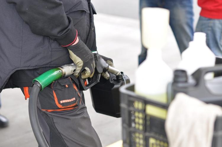 В РФ внедрят новую систему контроля качества бензина