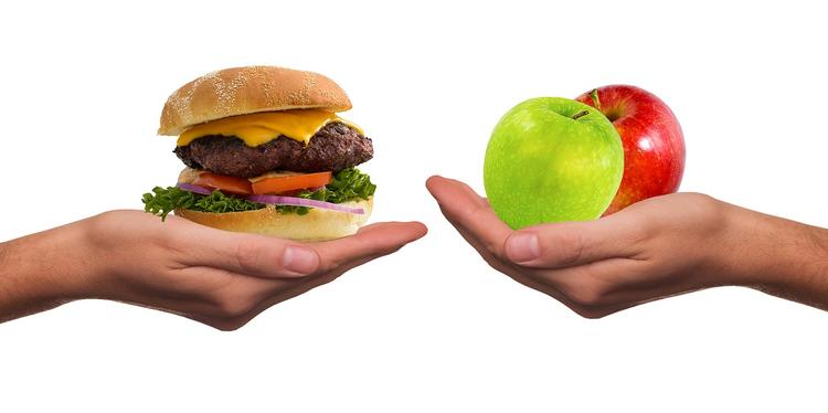 Люди выбирают здоровую пищу, если ее поместить среди вредных продуктов