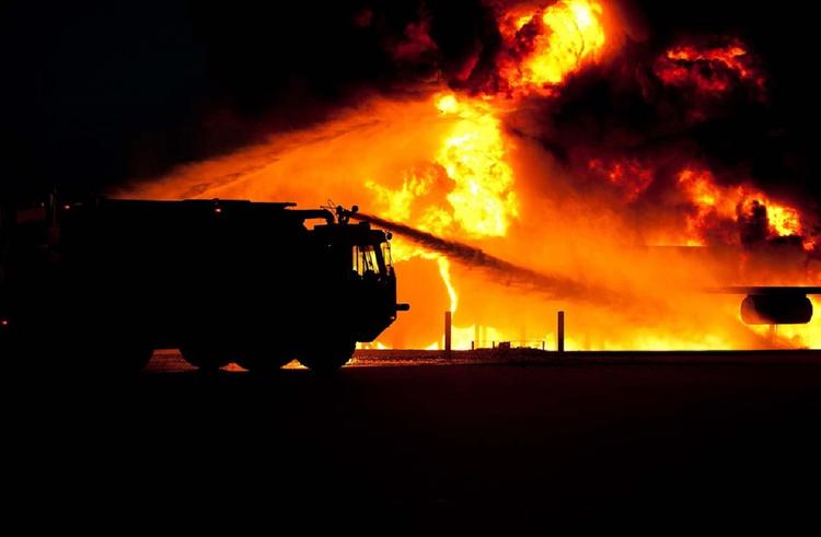 На Украине загорелся нефтехимический завод