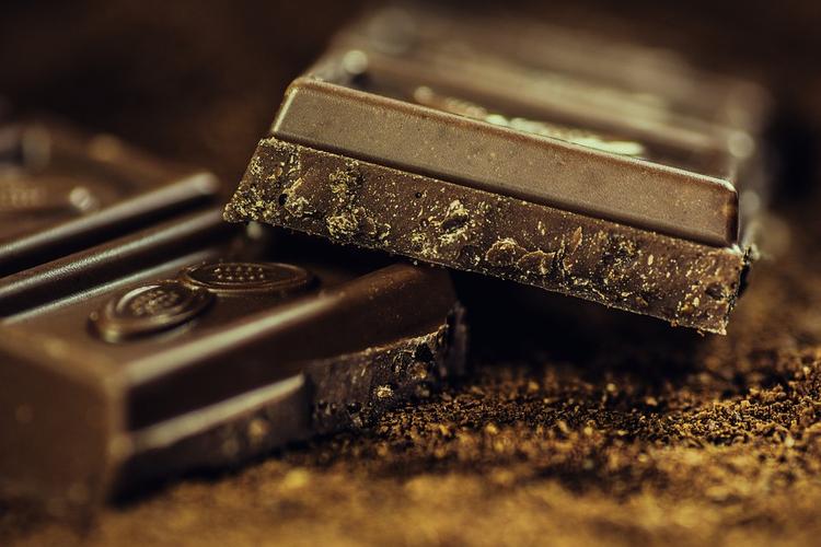 Вкусно и полезно: как лечить кашель шоколадом