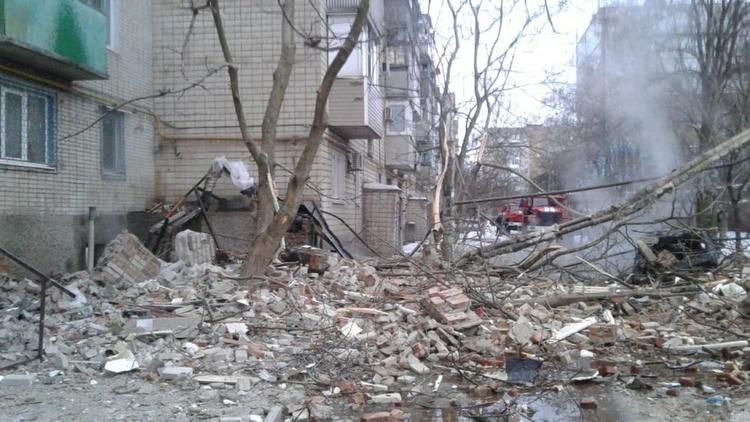 Разбор завалов в Шахтах продлится не менее суток