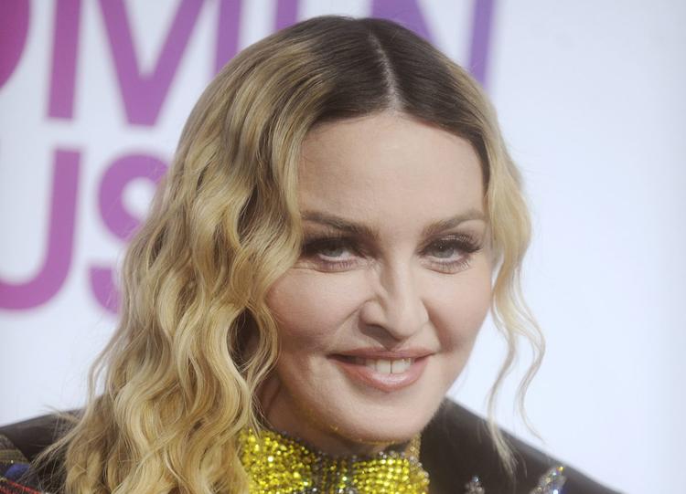 "Перетянула лицо": поклонники поражены изменениями во внешности Мадонны