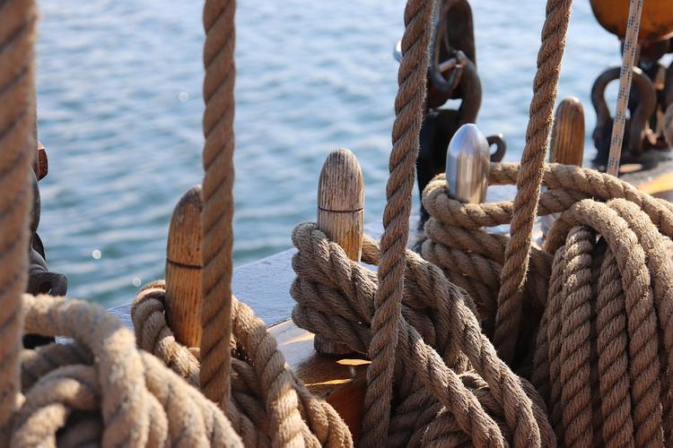 Захваченные пиратами у берегов Бенина российские моряки вышли на связь