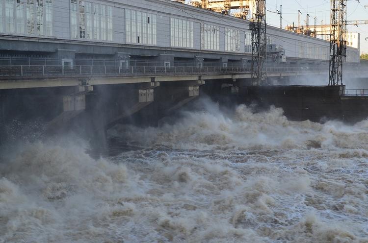На Иркутской гидроэлектростанции сокращён объём пропуска воды