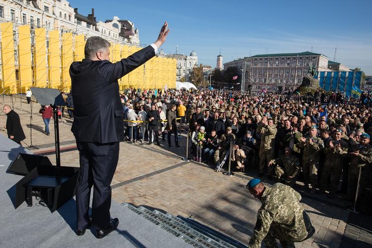 Порошенко назвал провокатором украинца, задавшего неудобный вопрос